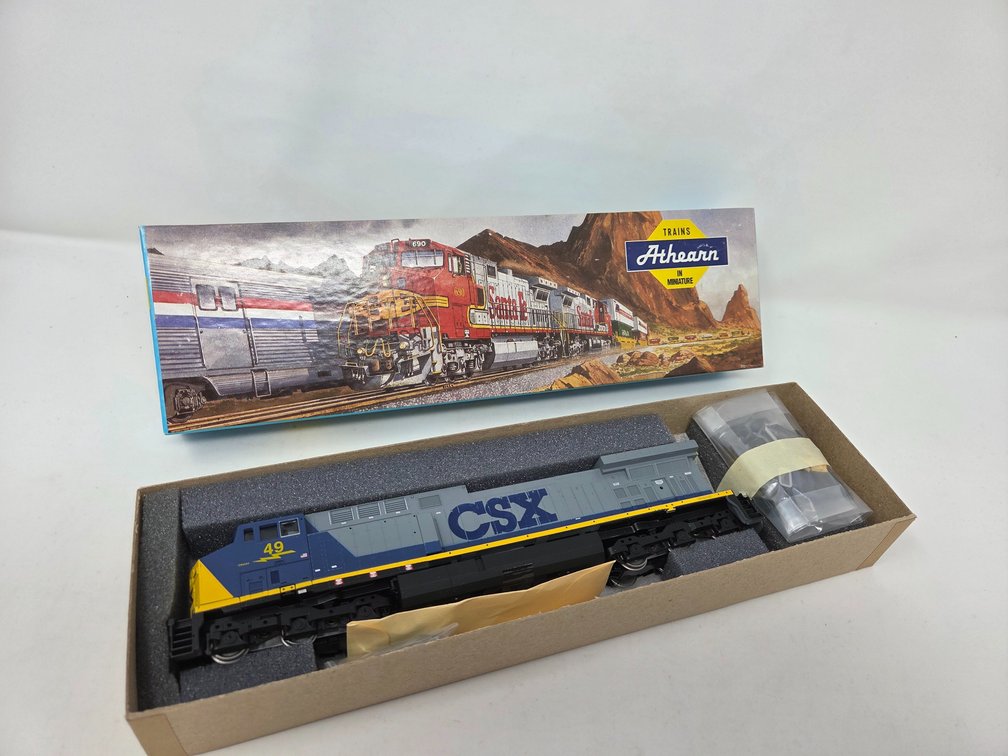 HO Scale Athearn #49 CSX Engine