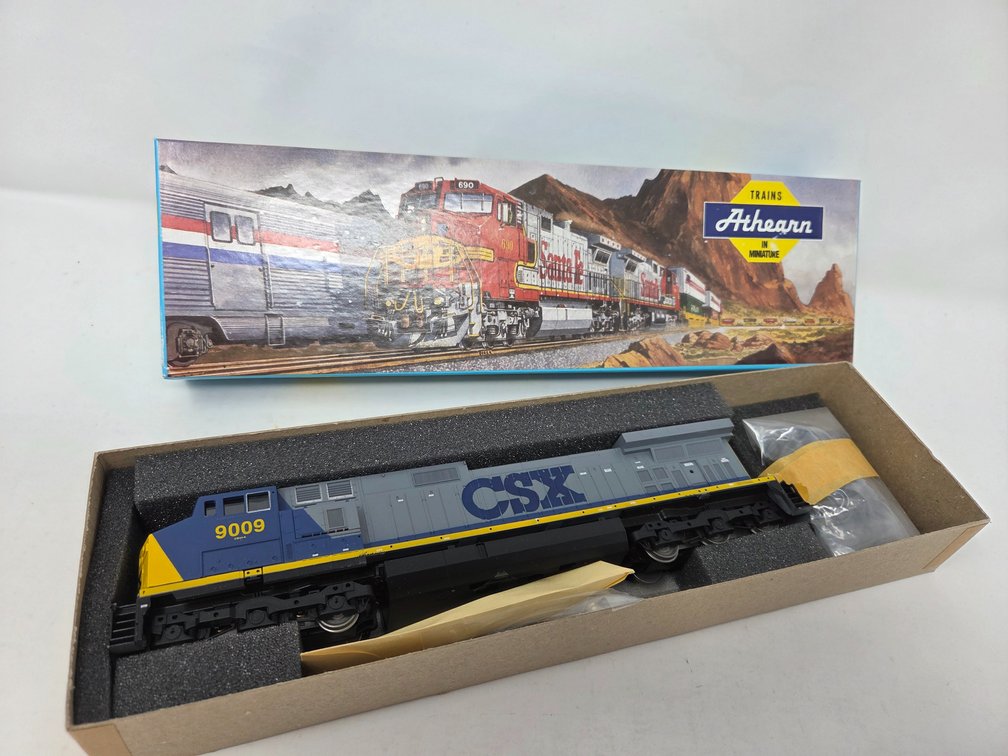 HO Scale Athearn #9009 CSX Engine