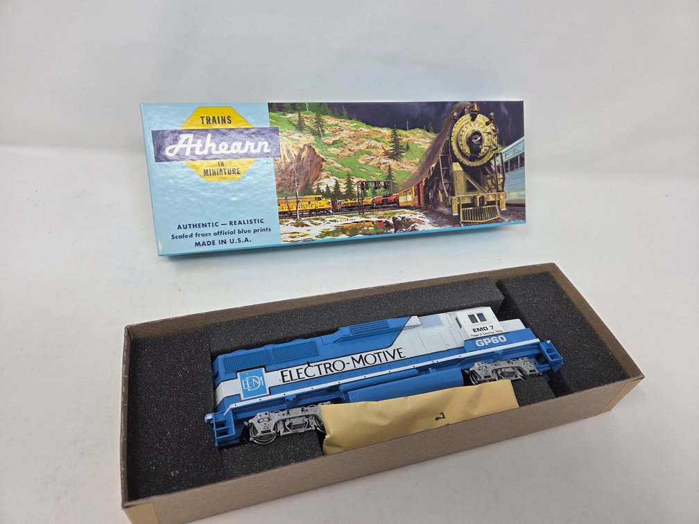 HO Scale Athearn Electro - Motive GP60 Engine