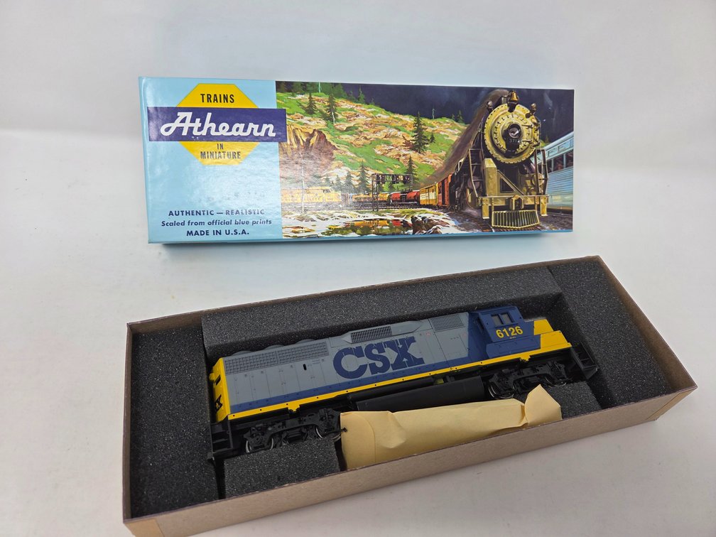 HO Scale Athearn CSX #6126 Engine