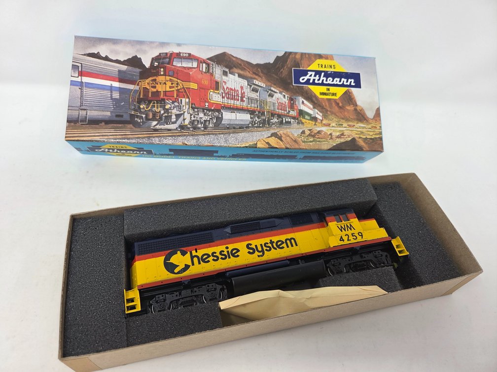 HO Scale Athearn Chessie System #4259 Engine