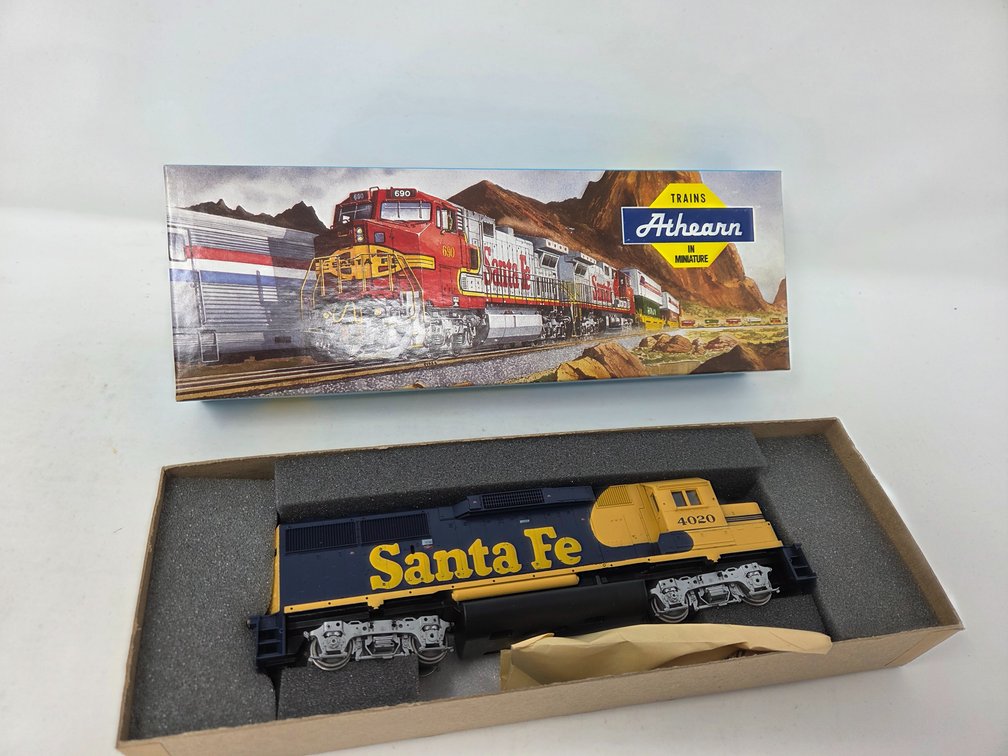 HO Scale Athearn Santa Fe #4020 Engine