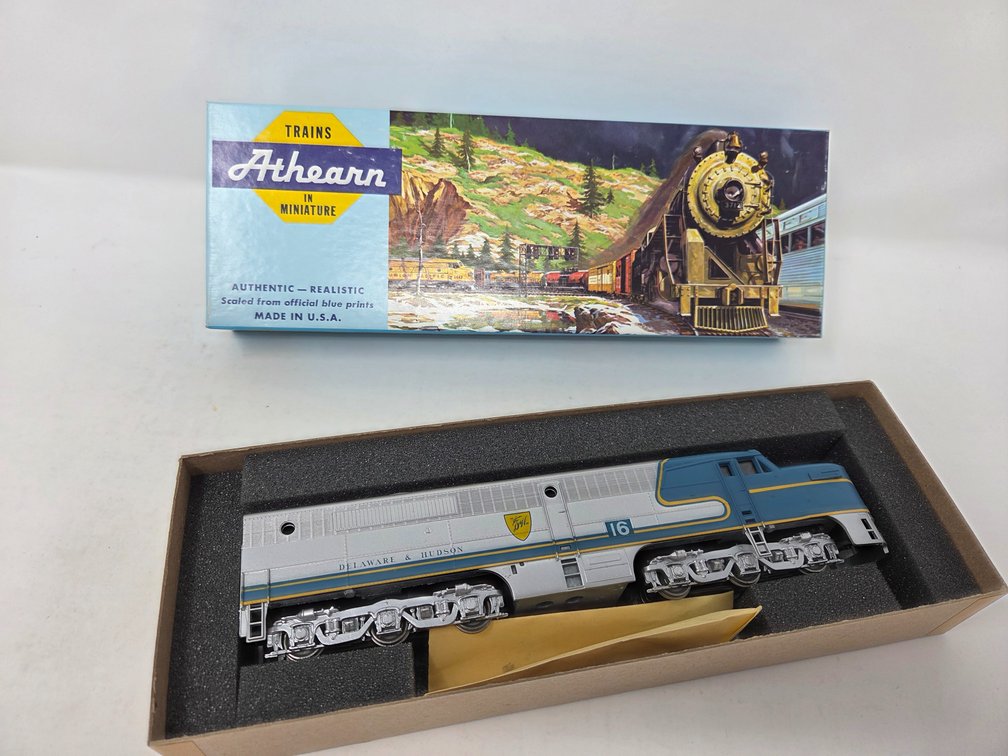 HO Scale Athearn Delaware - Hudson 16 Engine