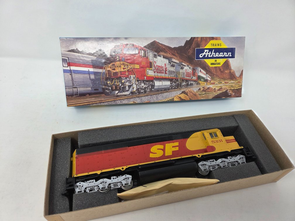 HO Scale Athearn SF #5331 Engine