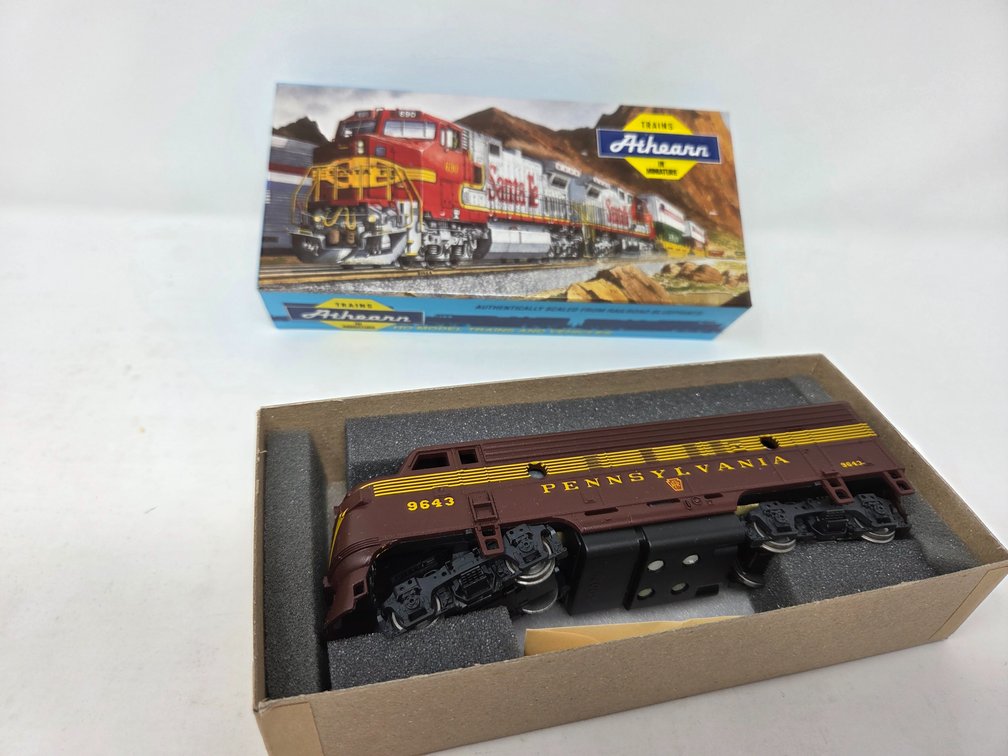 HO Scale Athearn Pennsylvania #9643 Engine