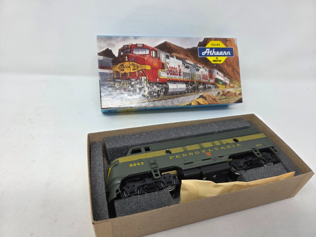 HO Scale Athearn Pennsylvania #9643 Engine