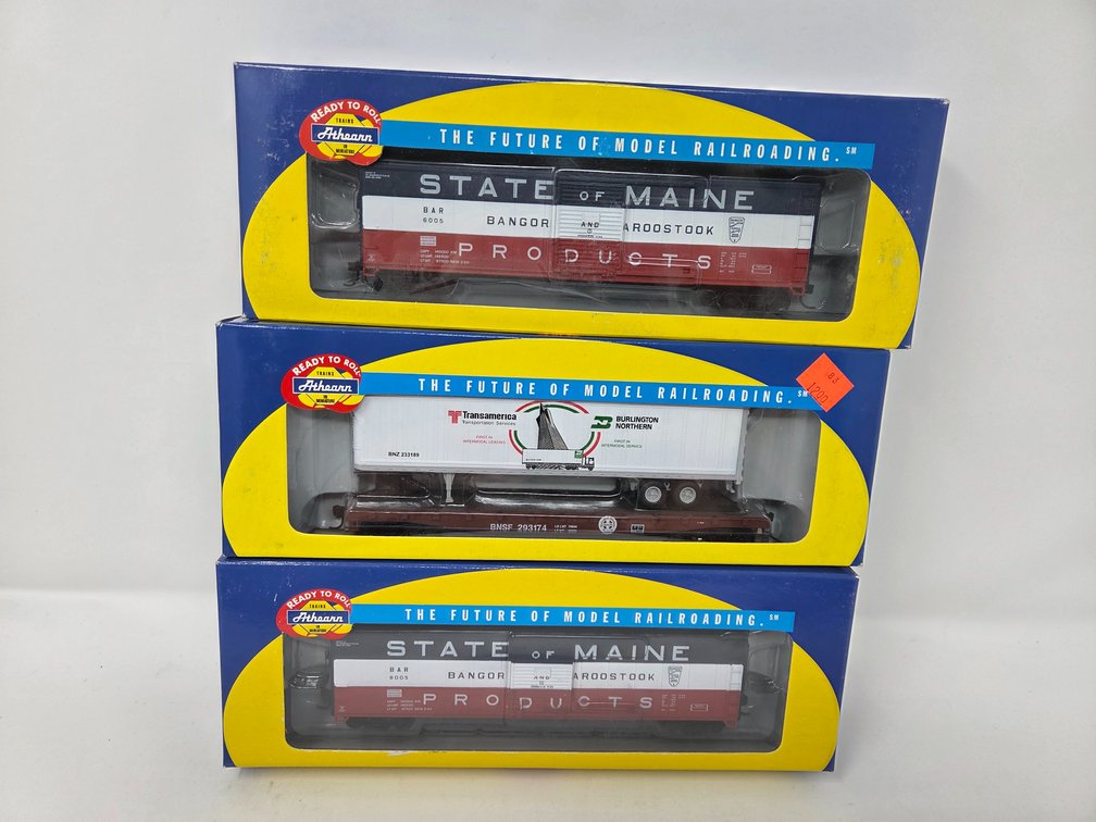 3 HO Scale Rolling Stock Cars