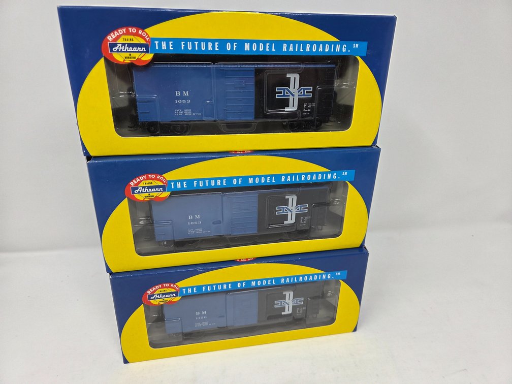 3 HO Scale Rolling Stock Cars