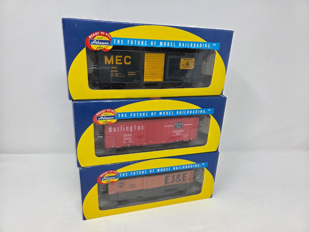 3 HO Scale Rolling Stock Cars