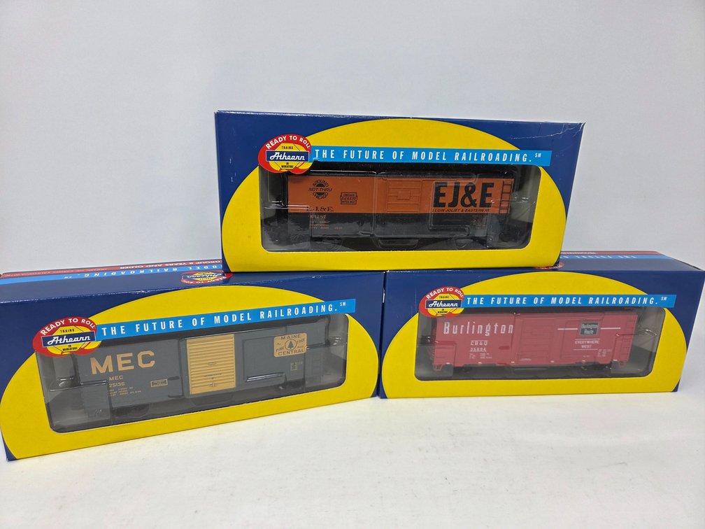 3 HO Scale Rolling Stock Cars