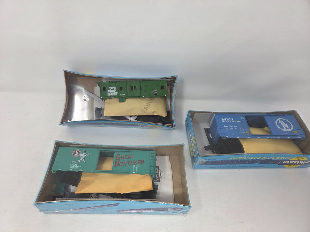 3 HO Scale Athearn Model Kits