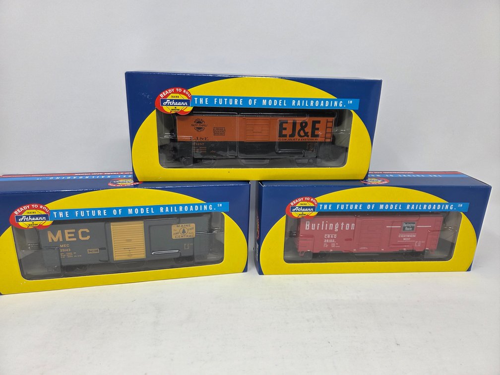 3 HO Scale Rolling Stock Cars