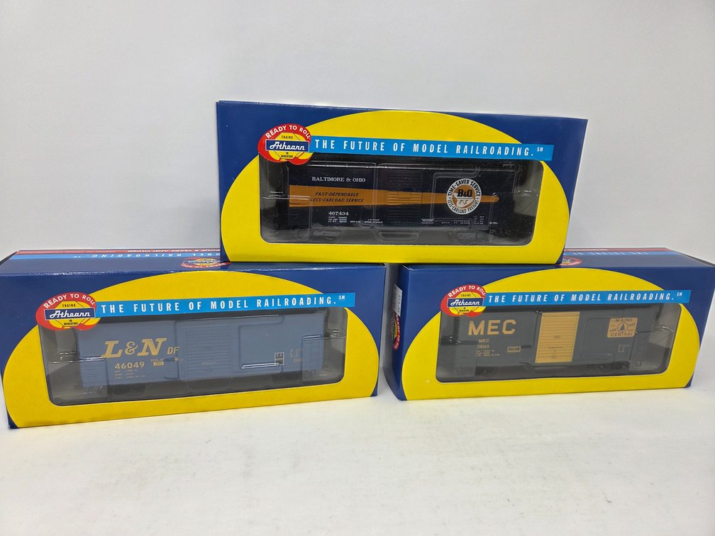 3 HO Scale Rolling Stock Cars