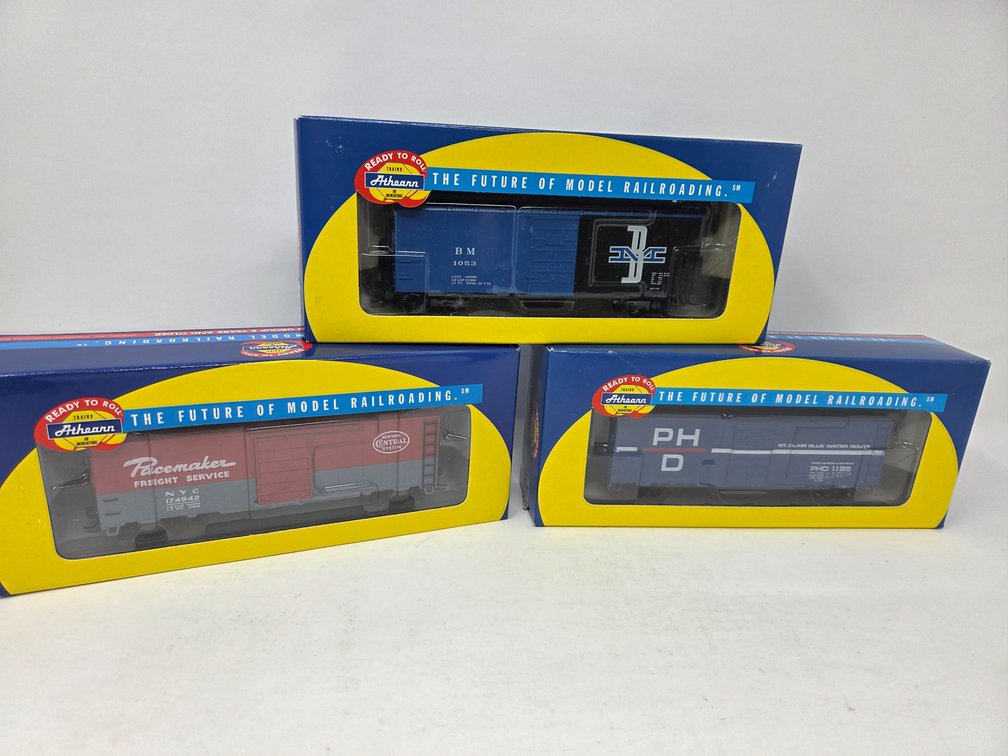 3 HO Scale Rolling Stock Cars