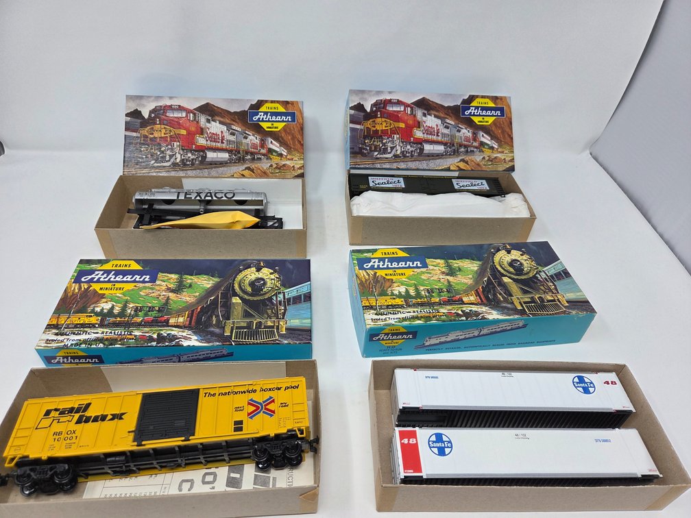 4 HO Scale Rolling Stock Model Kits