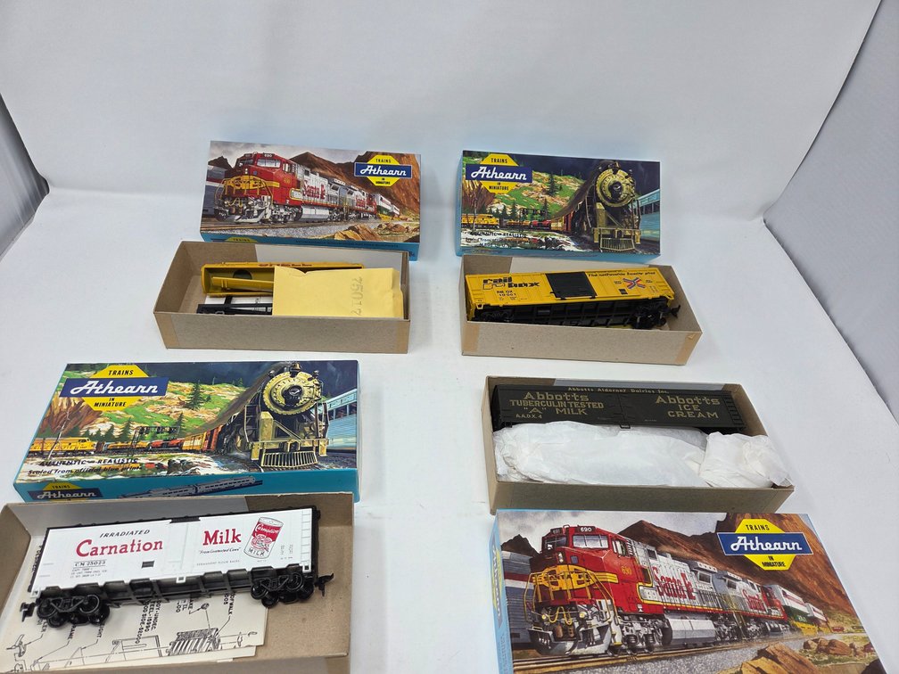 4 HO Scale Rolling Stock Model Kits