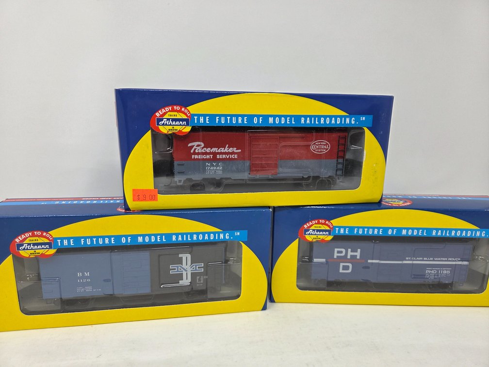 3 HO Scale Rolling Stock Cars