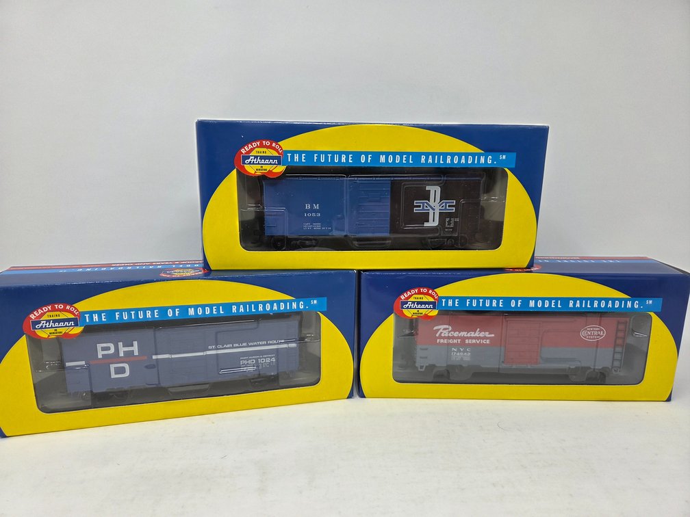 3 HO Scale Rolling Stock Cars