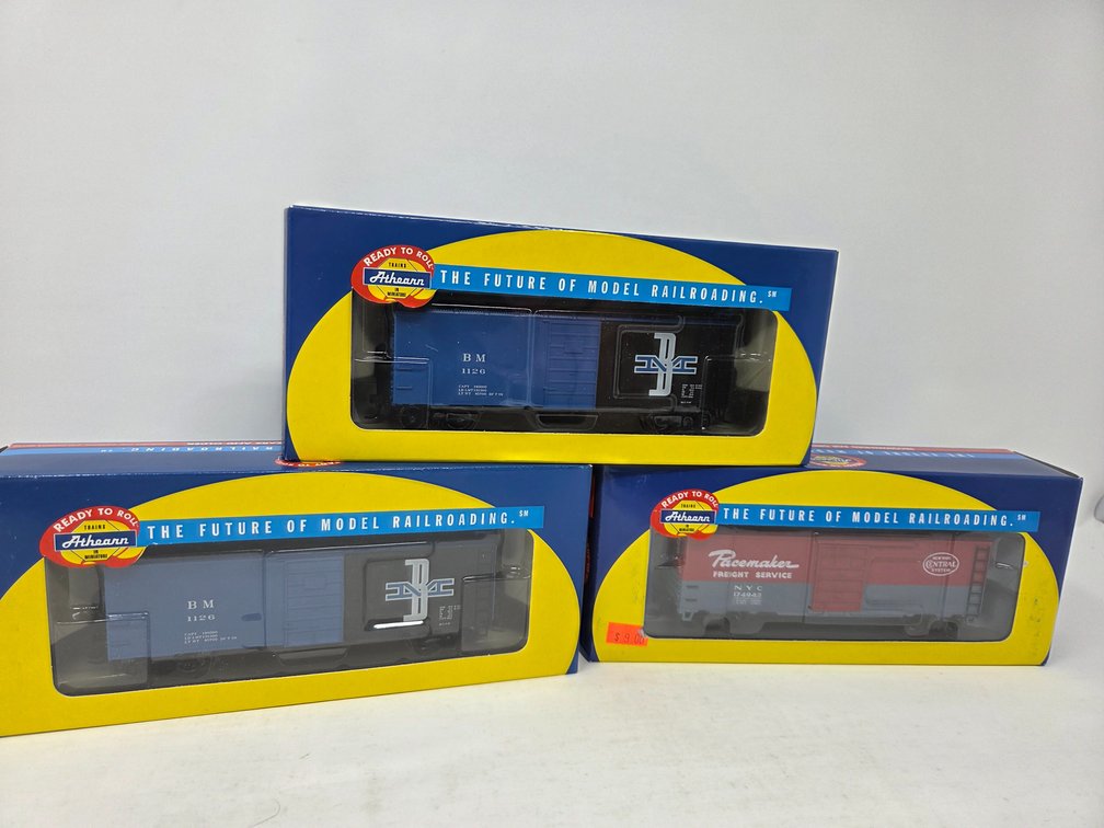 3 HO Scale Rolling Stock Cars