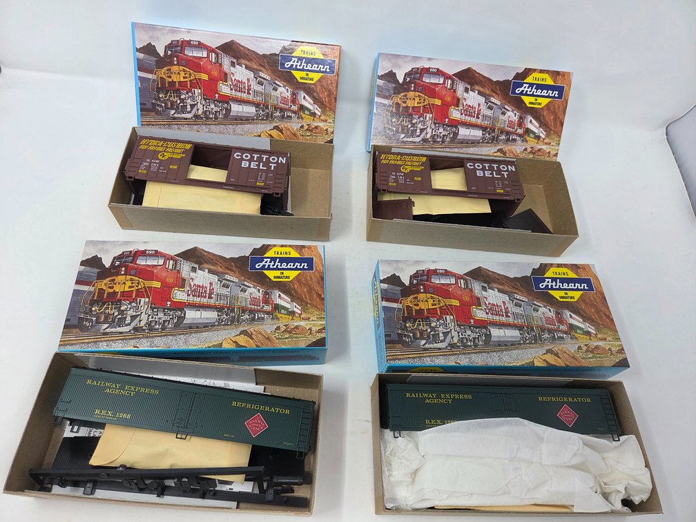 4 HO Scale Rolling Stock Model Kits