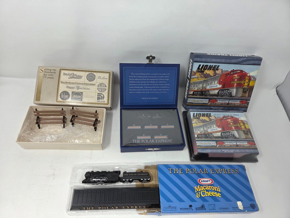 4 Assortment of Trains - Benches - Cards
