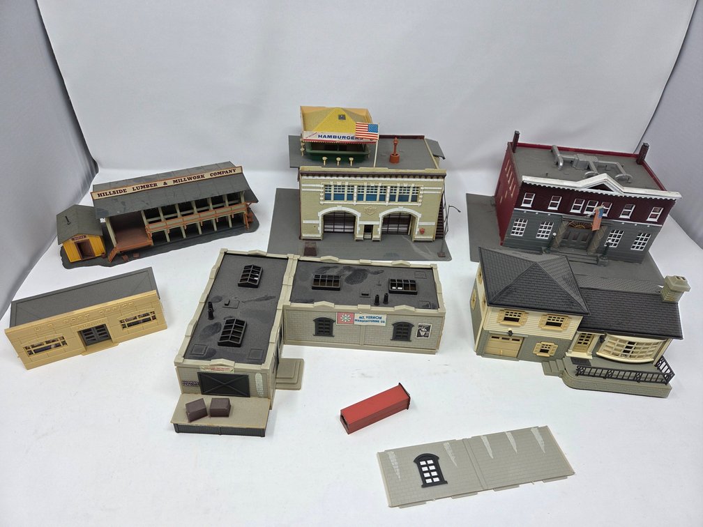 HO Scale Assortment of Building Model Kits