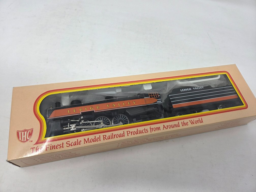HO Scale Lehigh Valley#2022 Engine - Tender