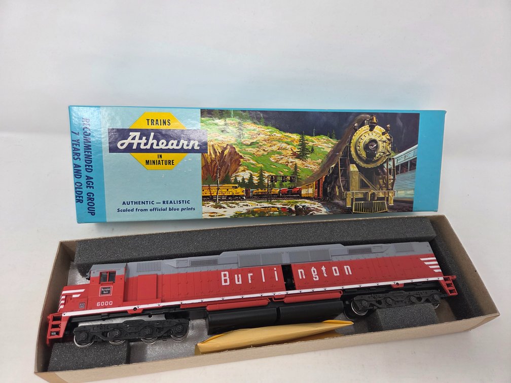 HO Scale Athearn Burlington DD40 6000 Locomotive
