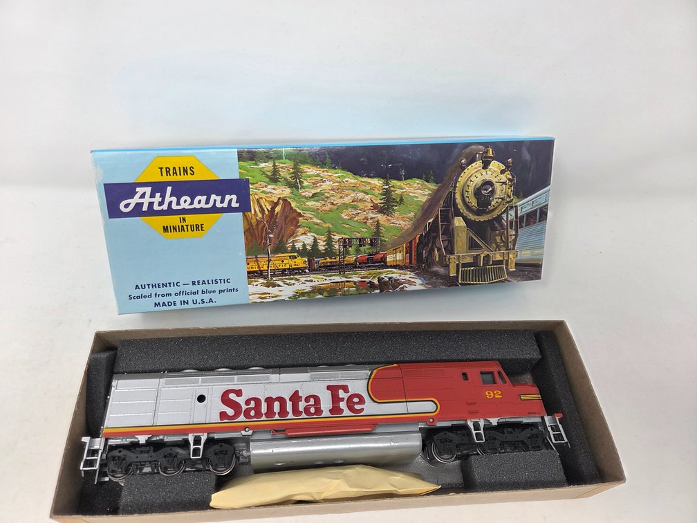 HO Scale Athearn Santa Fe #92 Engine