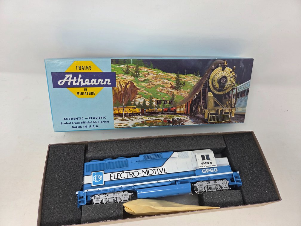 HO Scale Athearn Electro - Motive GP60 #5 Locomotive