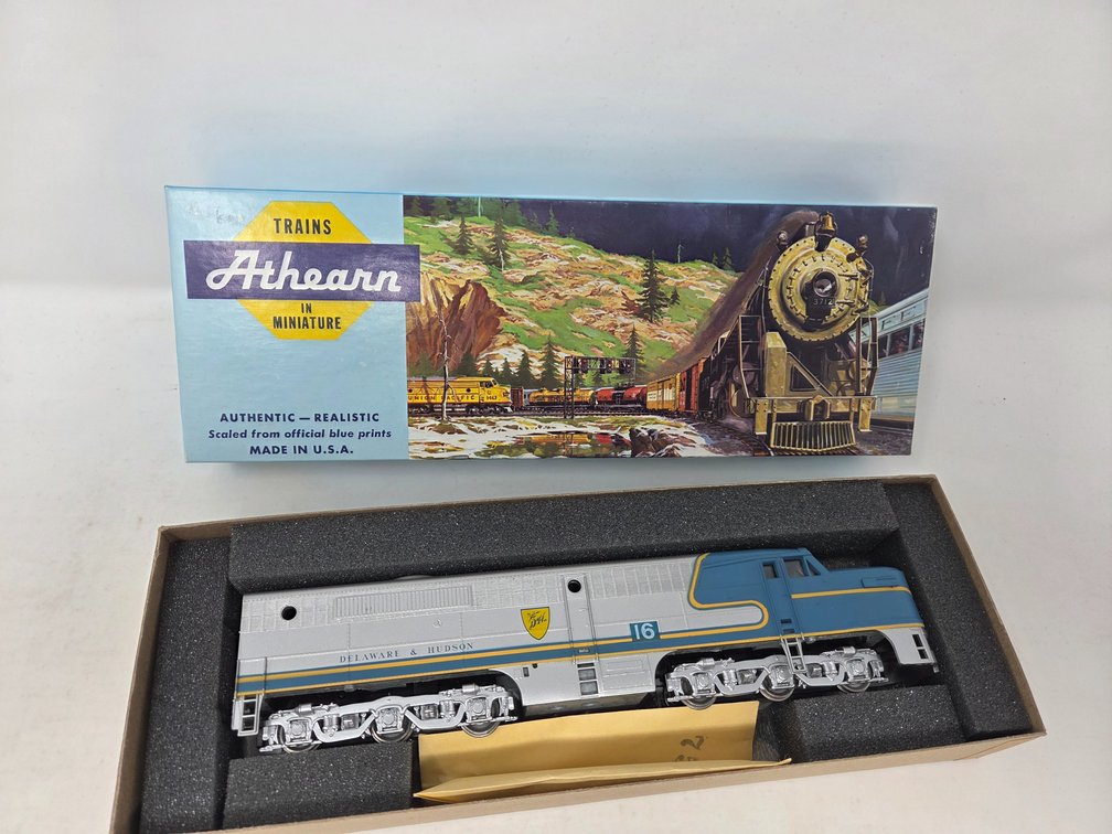 HO Scale Athearn Delaware - Hudson #16 Engine