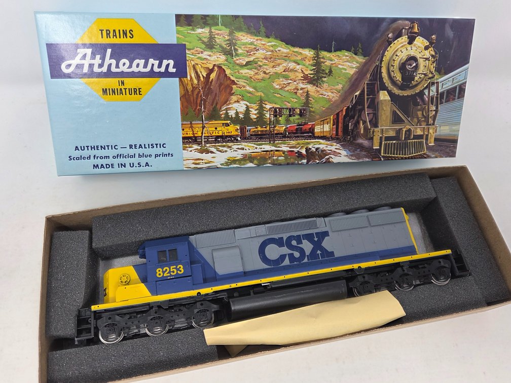 HO Scale Athearn CSX #8253 Locomotive