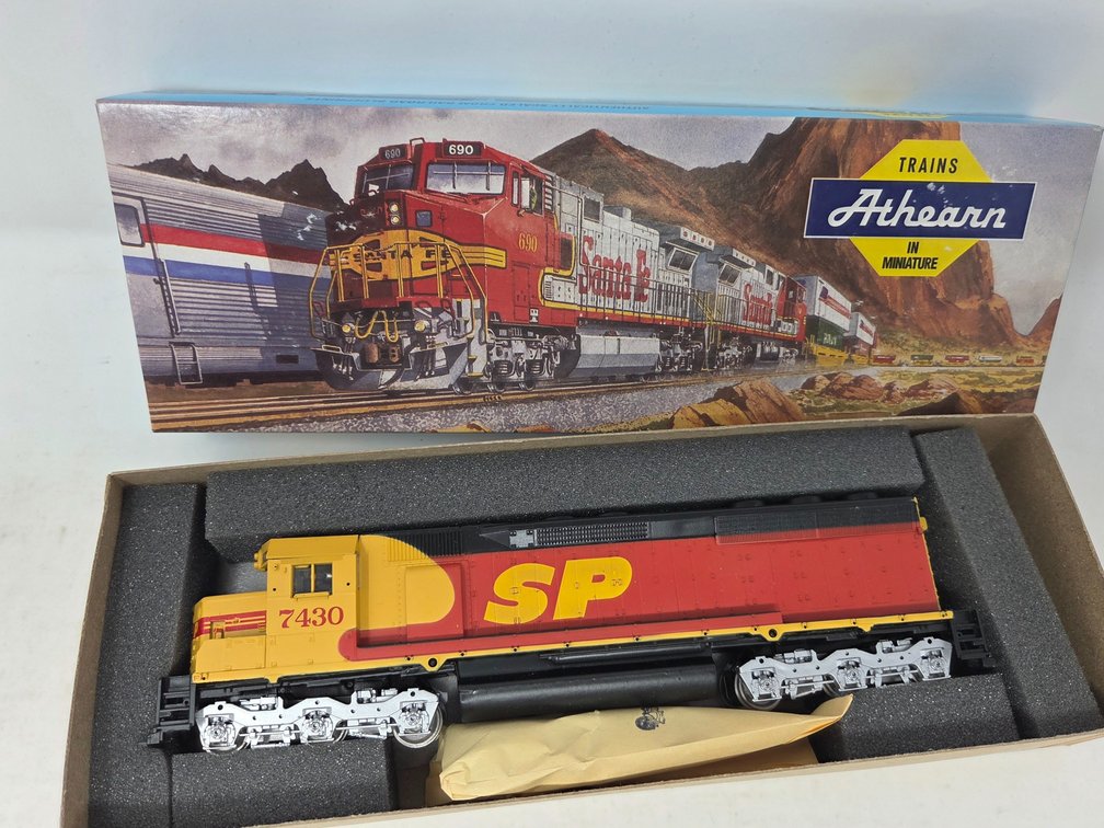 HO Scale Athearn SP #7430 Locomotives