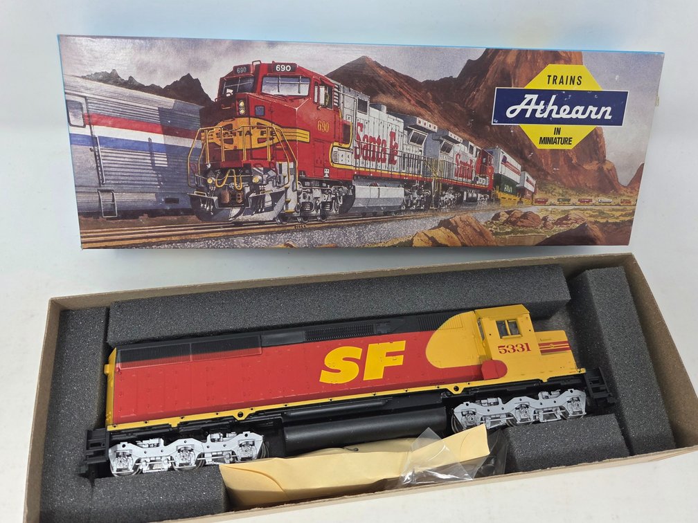 HO Scale Athearn SF #5331 Locomotive