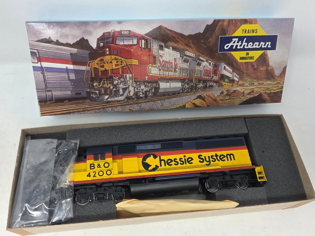 HO Scale Athearn Chessie System B-O #4200 Locomotive