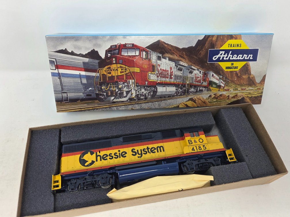 HO Scale Athearn Chessie System B-O #4185 Locomotive