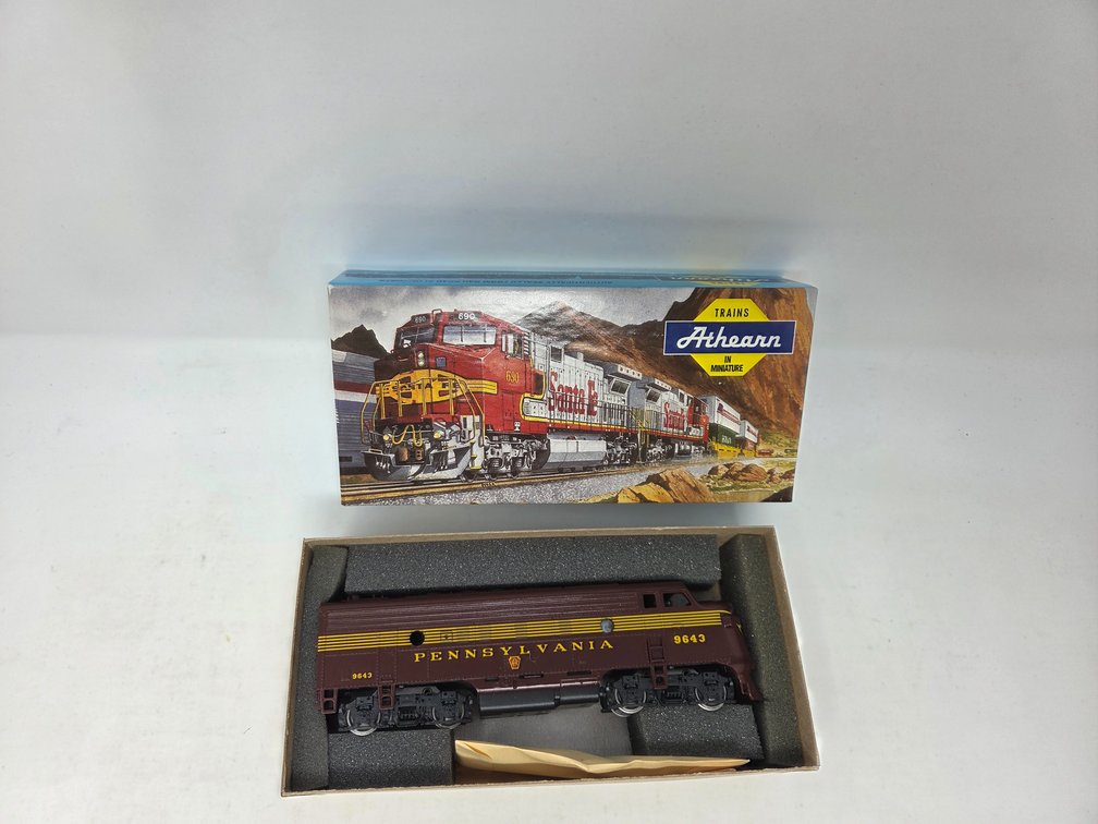 HO Scale Athearn Pennsylvania #9643 Engine
