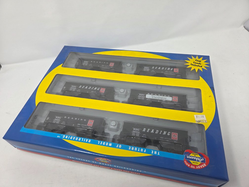 HO Scale Athearn Reading 2-Bay Offset - Side Hopper