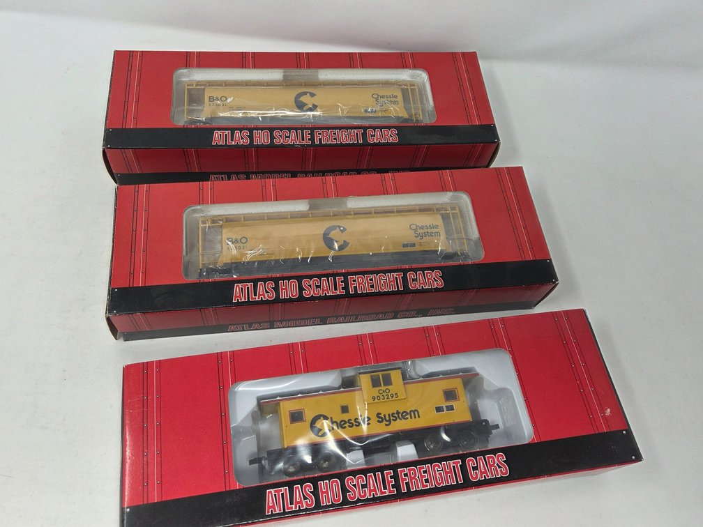 3 - HO Scale Atlas Chessie System  Hopper and Caboose