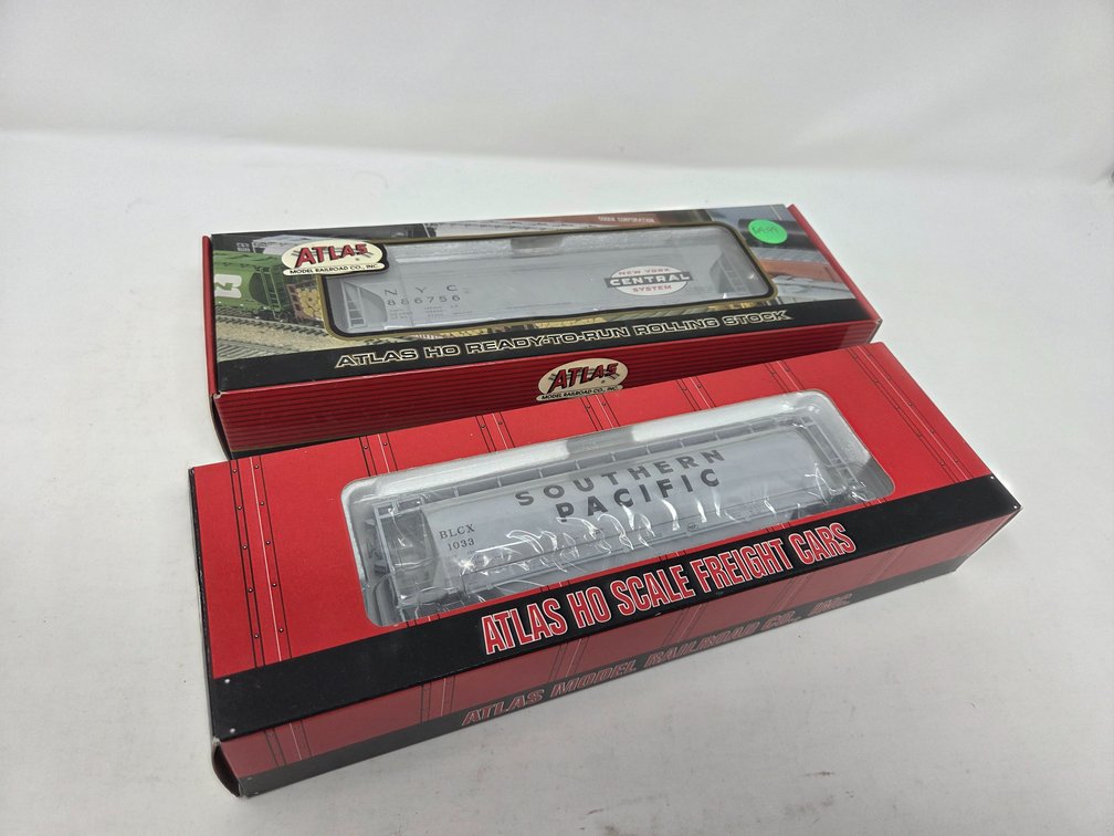 2 - HO Scale Atlas Rolling Sock Cars