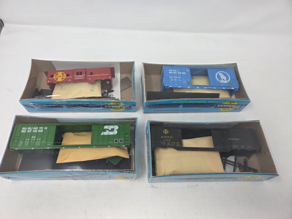 4 HO Scale Athearn Rolling Stock Model Kits