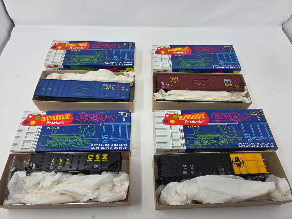 4 HO Scale Roundhouse Rolling Stock Cars