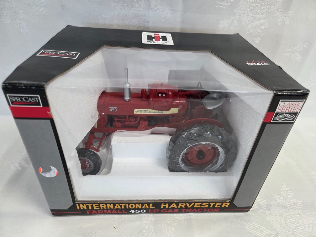 Farmall 450 LP Gas Tractor SpecCast