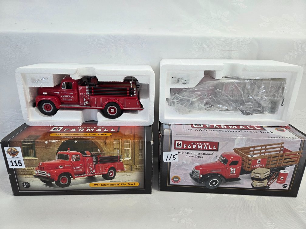 Farmall 1957 Fire Truck, Farmall 1949 Stake Truck