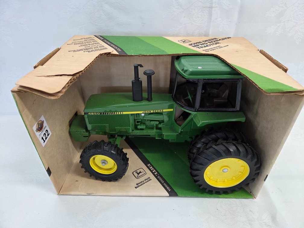JD 4850 Row Crop Tractor w/Cab Duals
