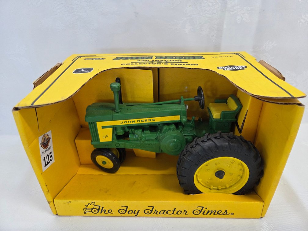 JD 720 Tractor
