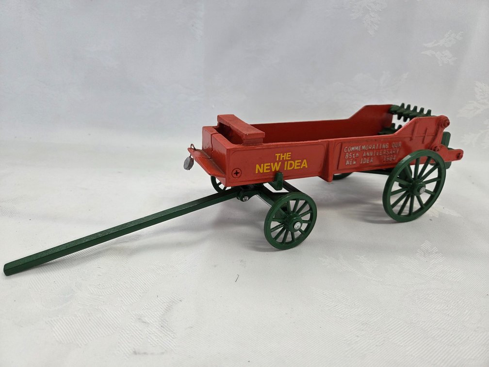 New Idea Spreader