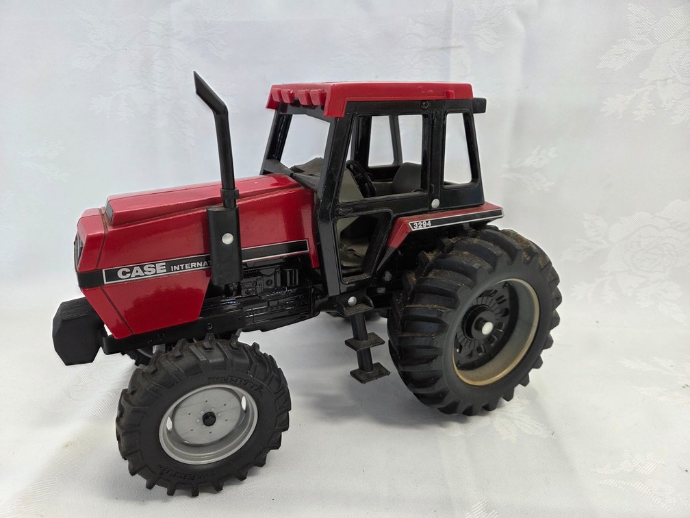 Case IH 3294 Tractor w/Cab