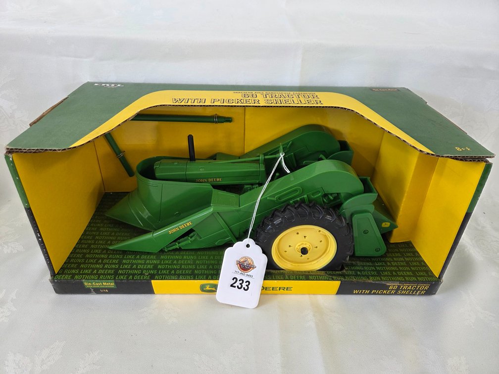 JD 60 Tractor w/Picker Sheller