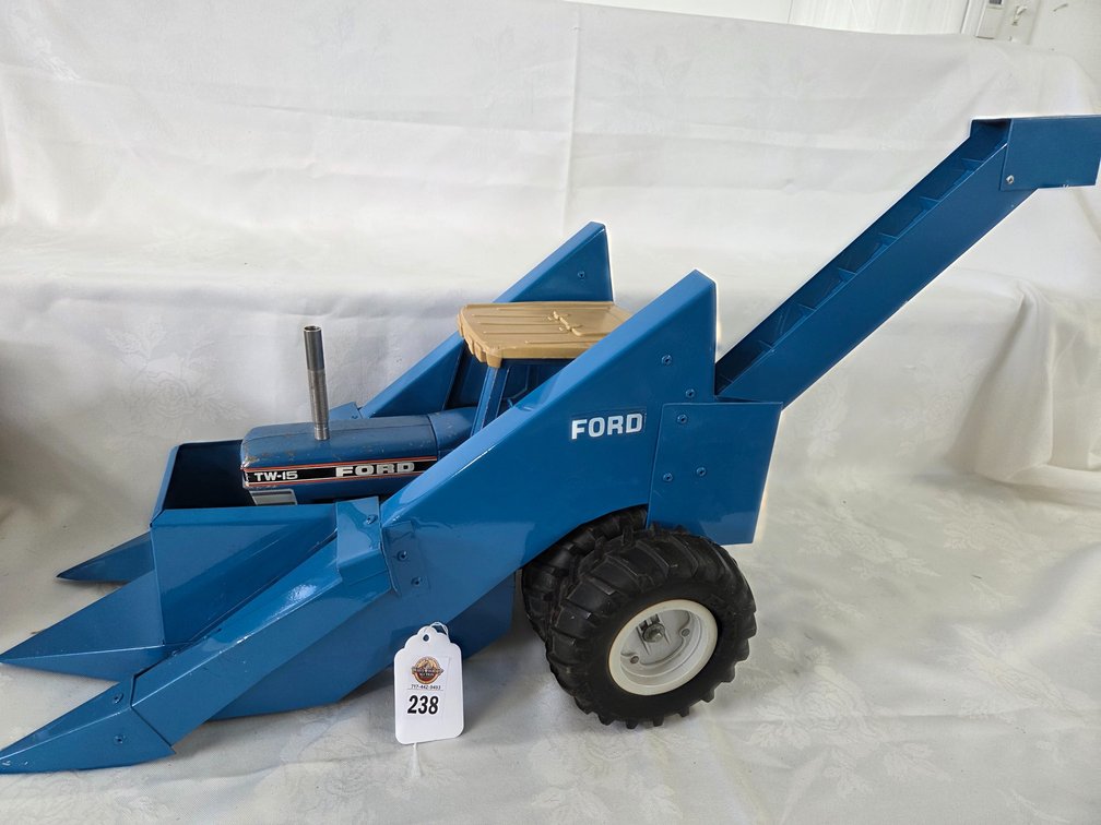 Ford TW-15 Tractor w/Cab - Duals w/Custom 2-Row Picker 1/12 scale